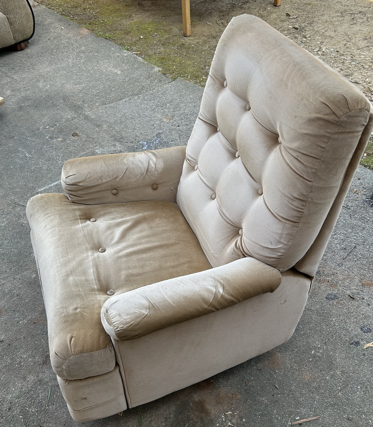 Mid-Century Modern 1970s Pair of Gold Rocker Recliners - Excellent Condition
